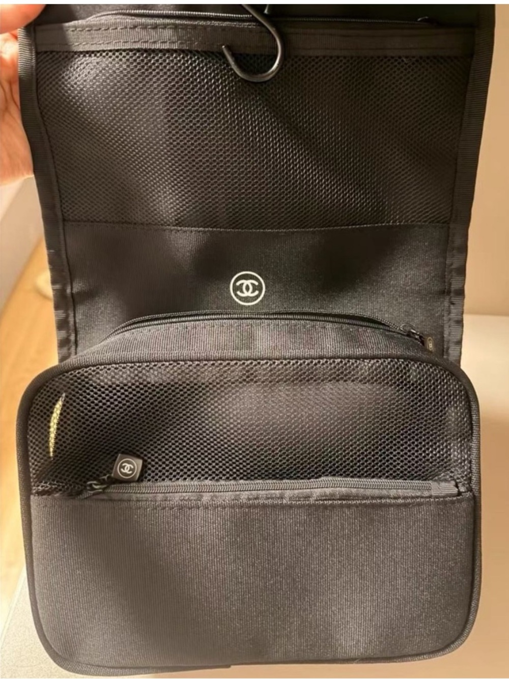 Chanel beauty travel toiletry bag - Picture 3 of 6